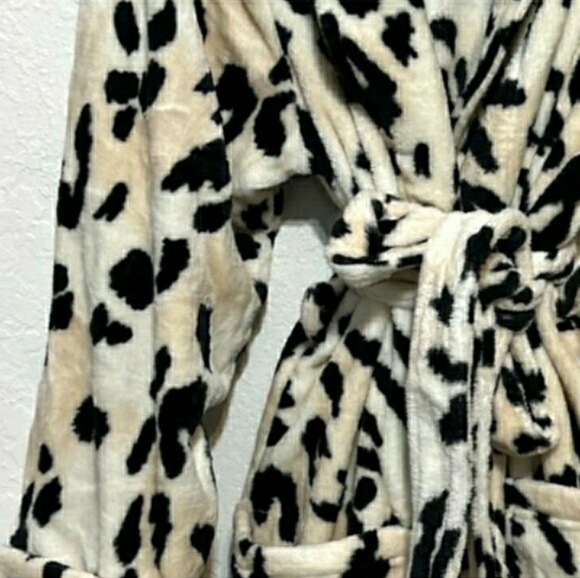 🔥SALE🔥 Leopard Robe Plush Ultra Soft Soma NWT❤ Retail $84- - Picture 4 of 5